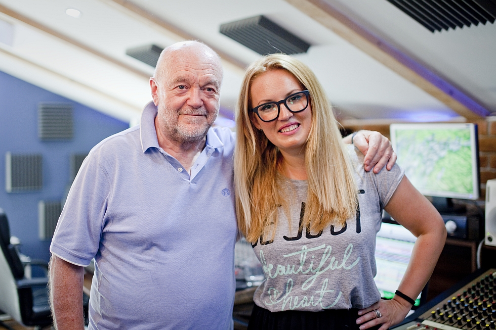 Exkluzívne zo zákulisia: Pozrite sa, ako Janka Kozákova a  Peter Lipa nahrávali svoj Vekový rozdiel!