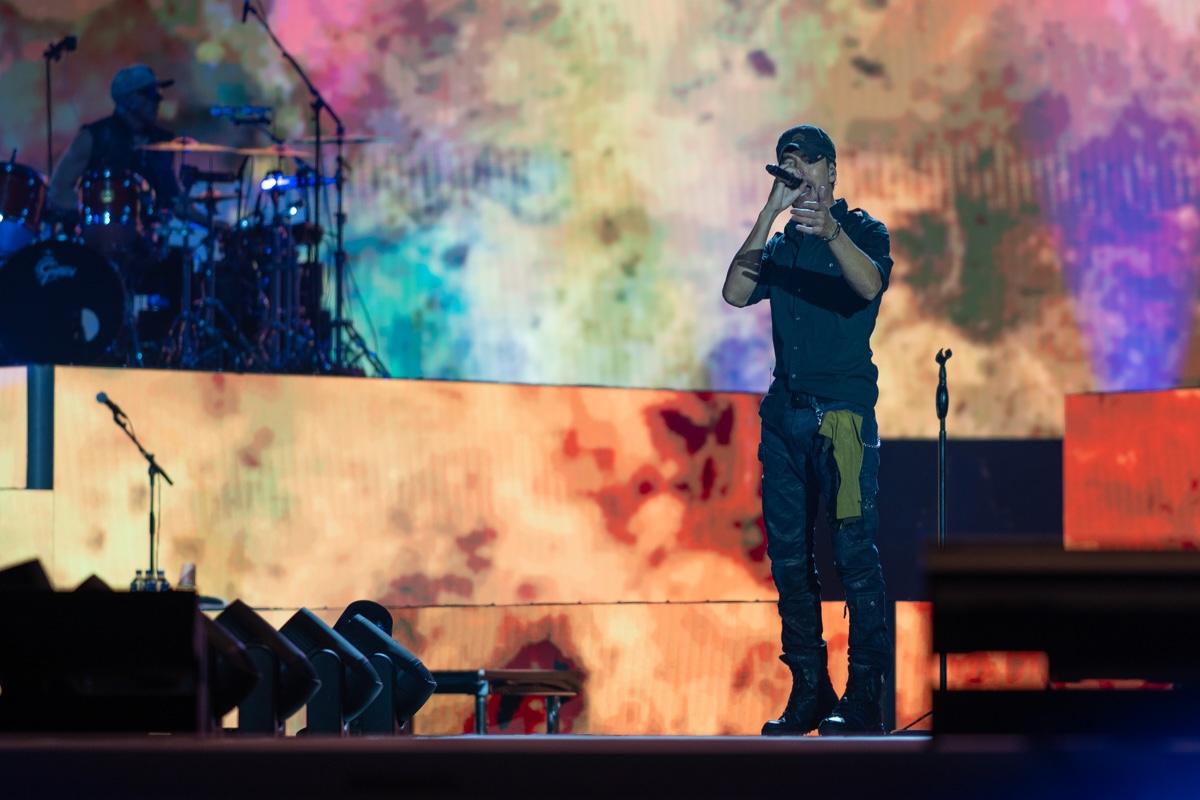 Enrique Iglesias roztancoval Tehelné pole. Bratislavský koncert vyvrcholil veľkolepou šou