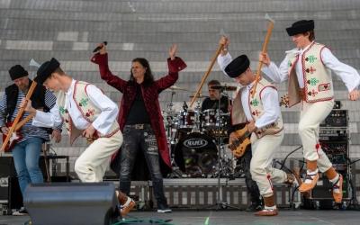 Arzén a FS Rozsutec prinesú Vianoce po našom. Rock, folklór a slovenské tradície vyrazia na turné